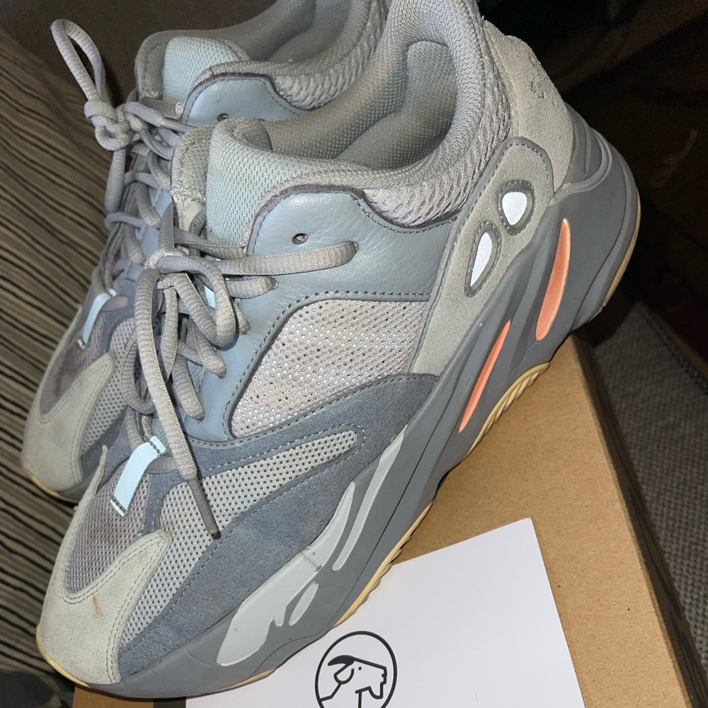 YEZZY 700